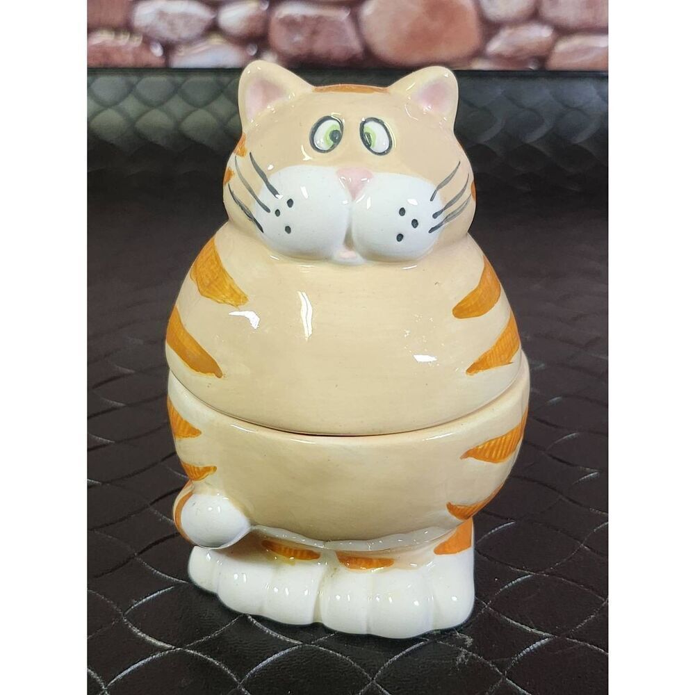 Bella Casa by Ganz Salt and Pepper Shaker Tabby Cat